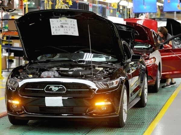 2015-ford-mustang-production-begins1-600-600-001