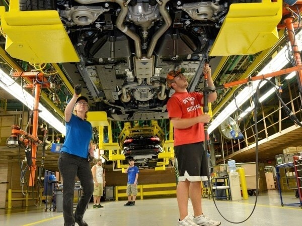 2015-ford-mustang-production-begins2-600-600-001