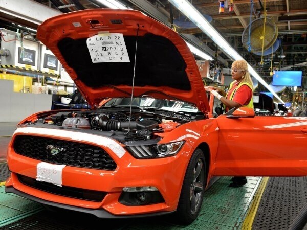 2015-ford-mustang-production-begins3-600-600-001