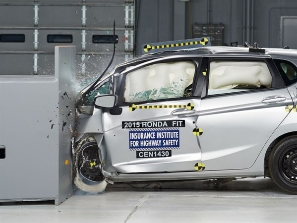 2015-honda-fit-iihs-small-offset-crash-test-image1-600-600-001