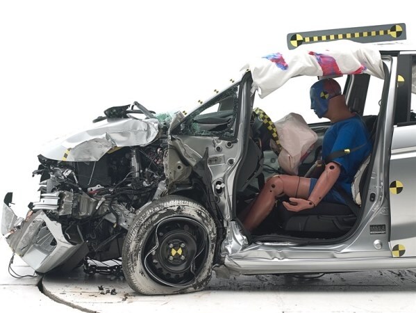 2015-honda-fit-iihs-small-offset-crash-test-image2-600-600-001