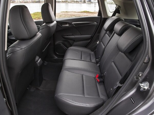 2015-honda-fit-interior-rear1-600-600-001