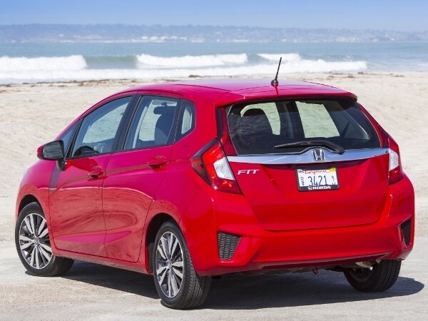 2015-honda-fit-rear-static1-600-600-001