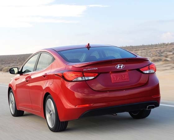 2015-hyundai-elantra-sport-rear-action-600-001