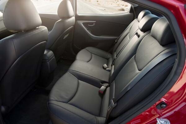 2015-hyundai-elantra-sport-rear-seat-600-001