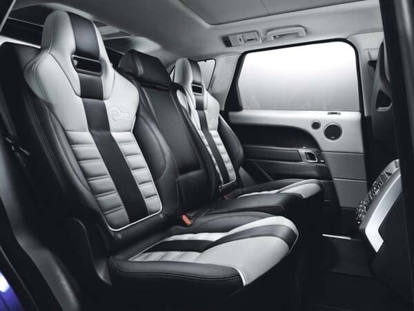 2015-range-rover-sport-svr-interior-rear-look-in-600-001