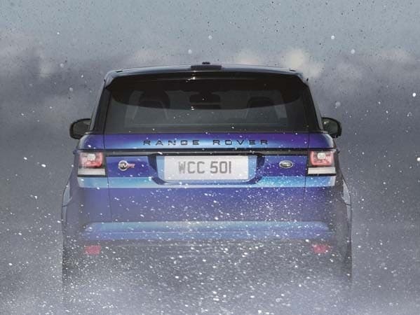 2015-range-rover-sport-svr-tail-on-action-600-001