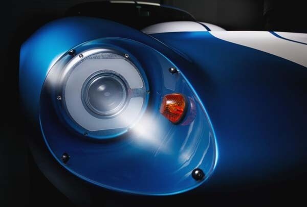 2015-renovo-coupe-headlight-detail-600-001