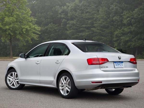 2015-volkswagen-jetta-tdi-rear-static-600-001