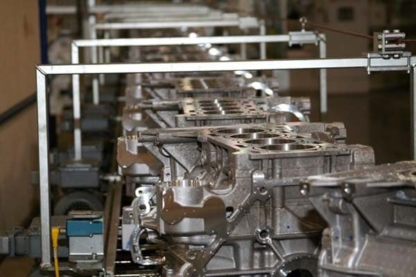 gm-spring-hill-factory-engine-assembly-600-001