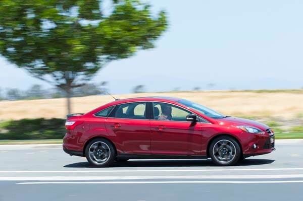 kbb_compact_sedans_028-600-001