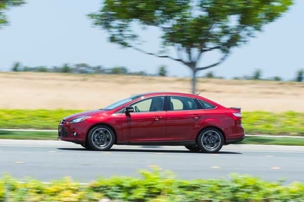 kbb_compact_sedans_029-600-001