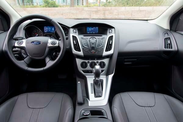 kbb_compact_sedans_049-600-001