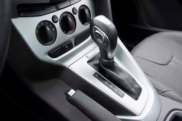 kbb_compact_sedans_058-600-001