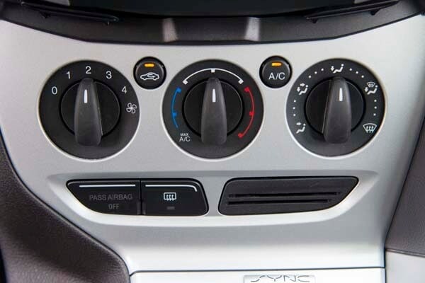 kbb_compact_sedans_061-600-001