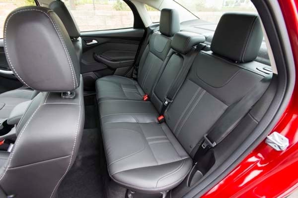 kbb_compact_sedans_064-600-001
