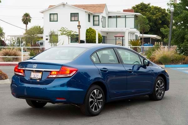 kbb_compact_sedans_069-600-001