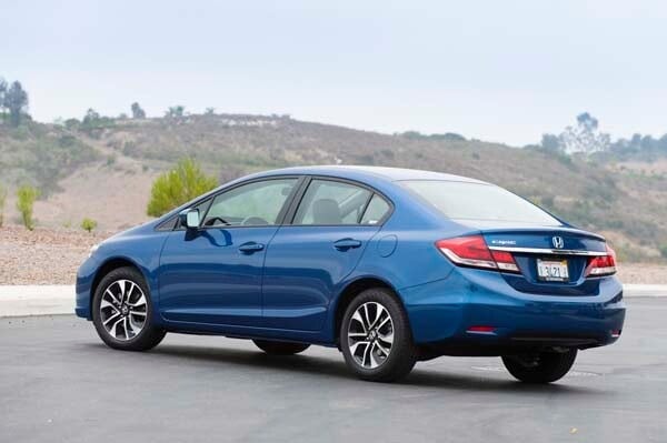 kbb_compact_sedans_073-600-001