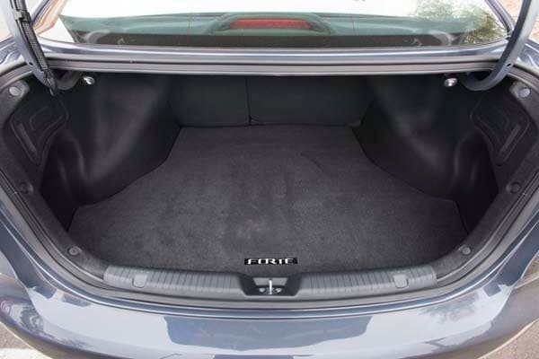 kbb_compact_sedans_186-600-001