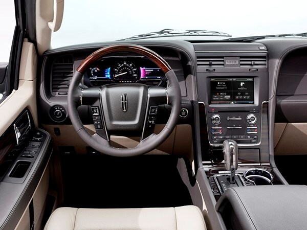 15lincolnnavigator_06_hr-600-600-001