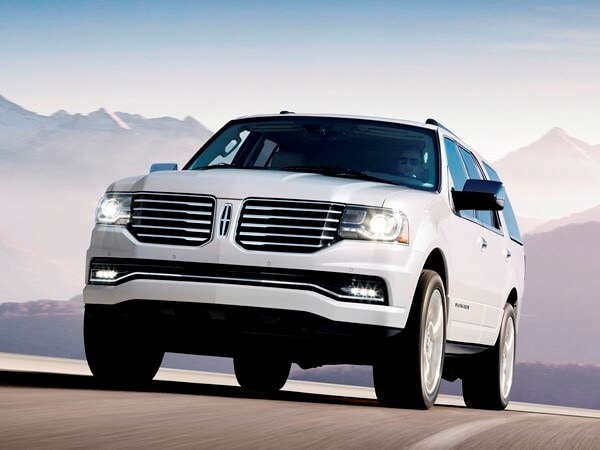 15lincolnnavigator_11_hr-600-600-001