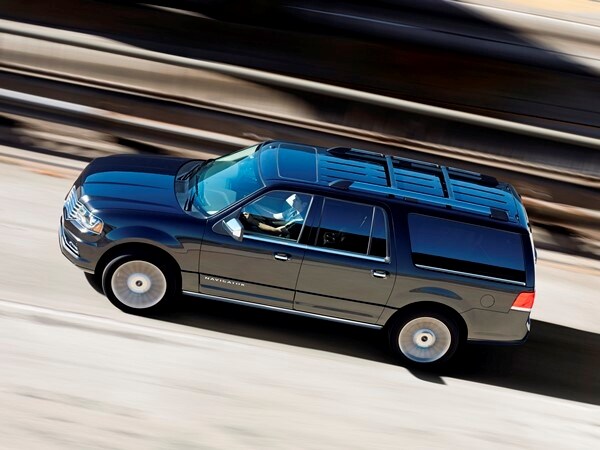 15lincolnnavigator_12_hr-600-600-001