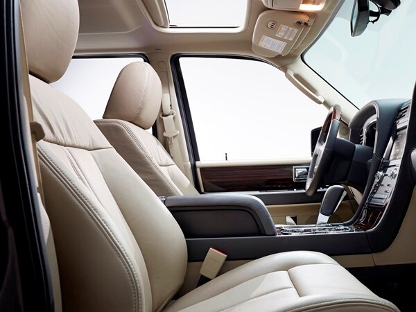 15lincolnnavigator_20_hr-600-600-001