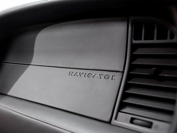 15lincolnnavigator_21_hr-600-600-001