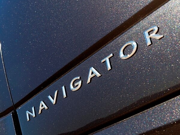 15lincolnnavigator_26_hr-600-600-001