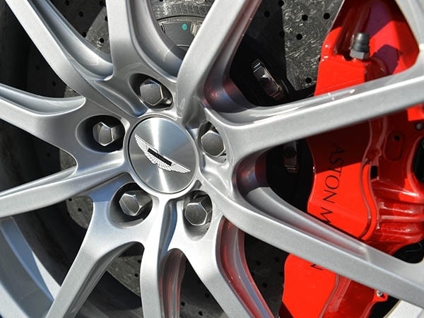 2015-aston-martin-v12-vantage-s-roadster-exterior-09-600-001