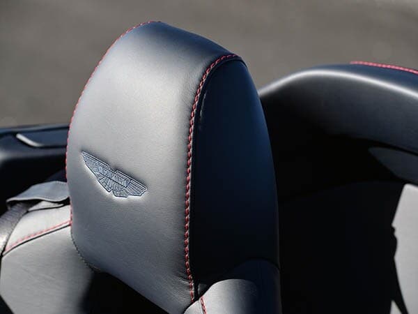 2015-aston-martin-v12-vantage-s-roadster-interior-04-600-001