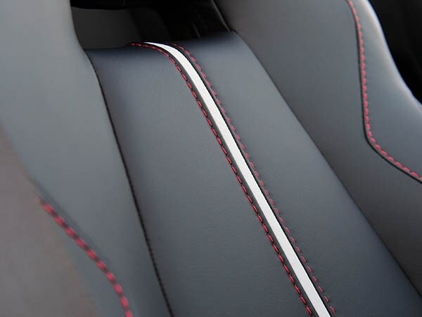 2015-aston-martin-v12-vantage-s-roadster-interior-05-600-001