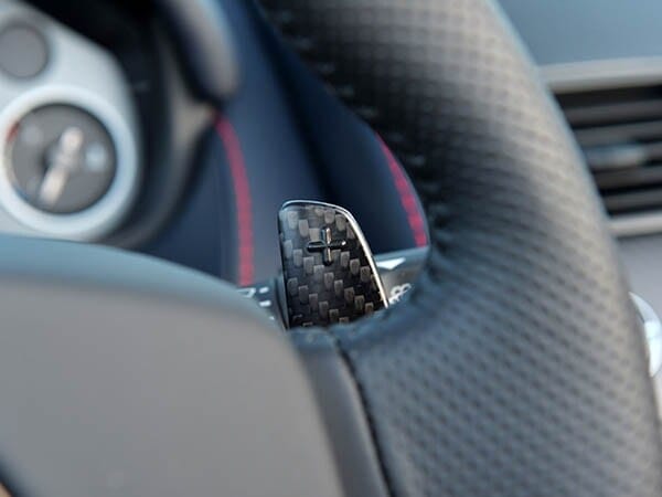 2015-aston-martin-v12-vantage-s-roadster-interior-06-600-001