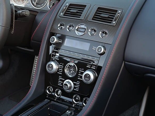 2015-aston-martin-v12-vantage-s-roadster-interior-08-600-001