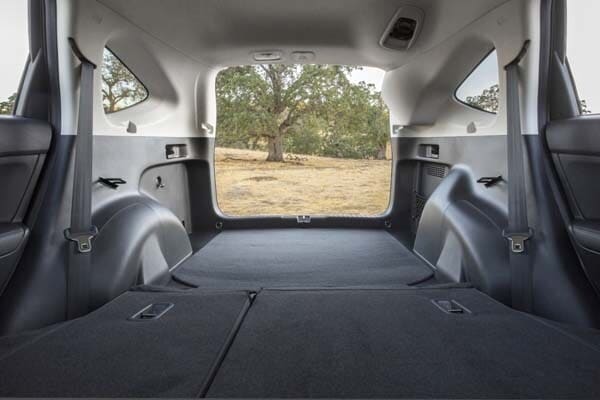2015-honda-cr-v-seats-folded-looking-back1-600-001