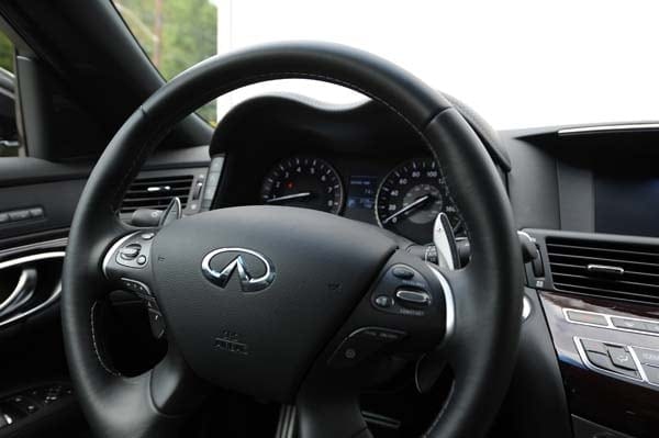 2015-infiniti-q70-and-q70l-14-600-001