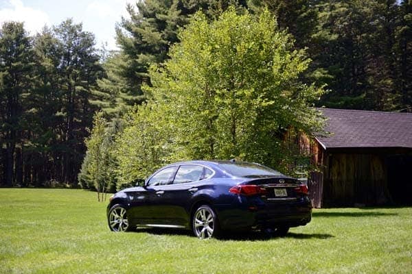 2015-infiniti-q70-and-q70l-27-600-001