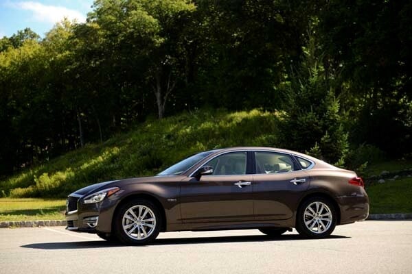 2015-infiniti-q70-and-q70l-32-600-001