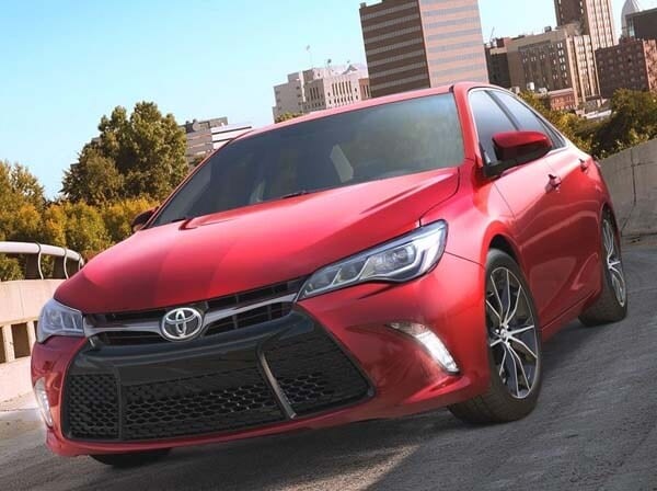 2015-toyota-camry-xse-front-static1-600-001