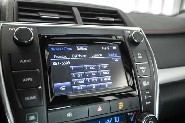 2015-toyota-camry-xse-interior-look-center-stack-600-001