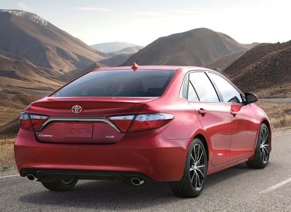 2015-toyota-camry-xse-rear-static1-600-001