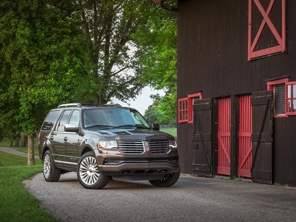 2015lincolnnavigator_05_hr-600-600-001
