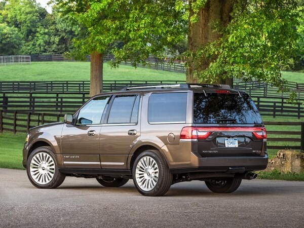 2015lincolnnavigator_11_hr-600-600-001