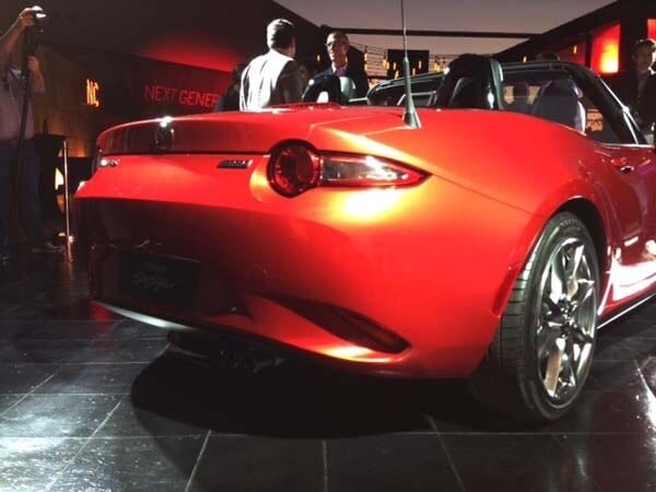 2016-mazda-mx-5-rear-quarter-reveal-600-001