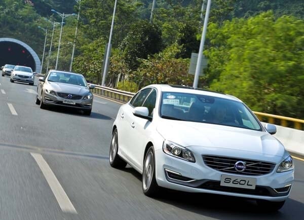 2016-volvo-s60l-front-action-600-001