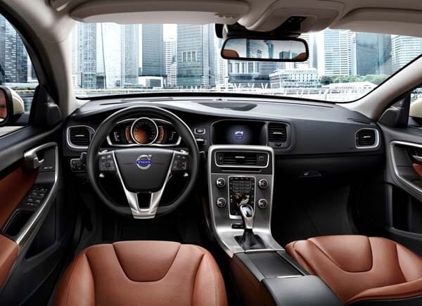 2016-volvo-s60l-front-seat2-600-001