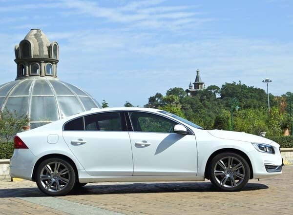 2016-volvo-s60l-profile-static2-600-001