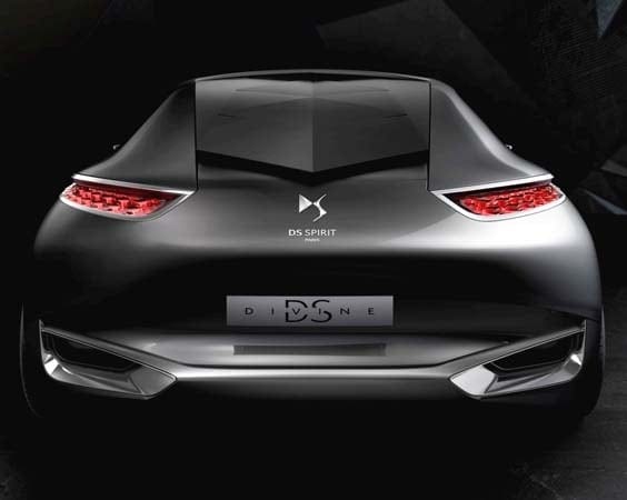 ds-divine-concept-tail-on-static-600-001