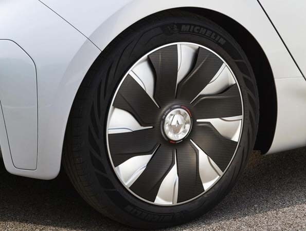 renault-eolab-concept-rear-exterior-detail1-600-001
