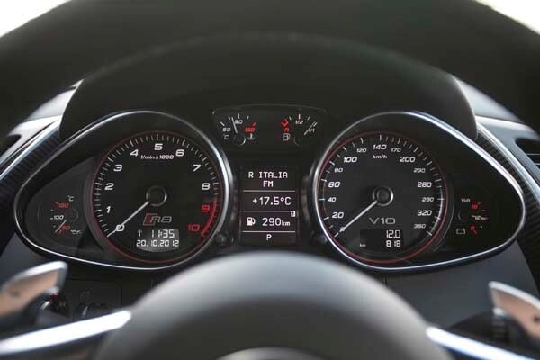 2014-audi-r8-blue-2-600-001